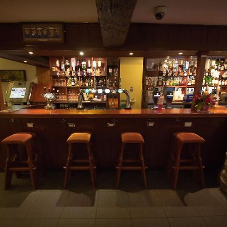 The Angel Hotel Хелстън Екстериор снимка