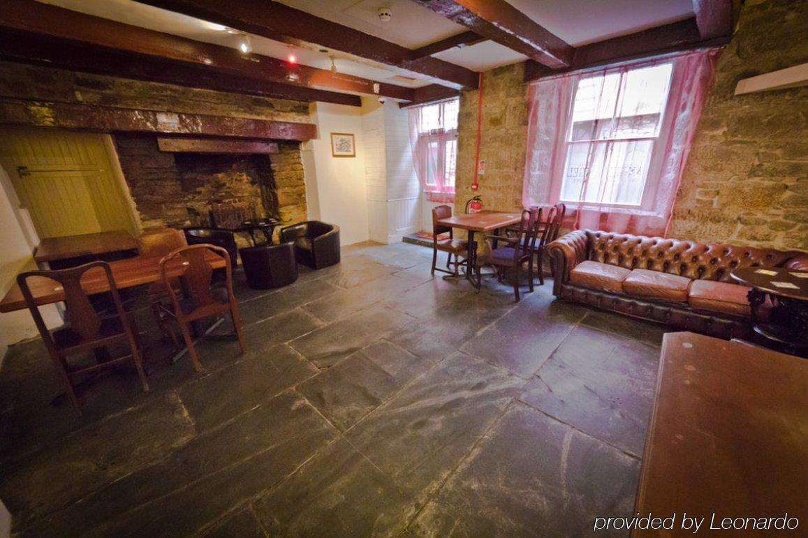 The Angel Hotel Хелстън Екстериор снимка