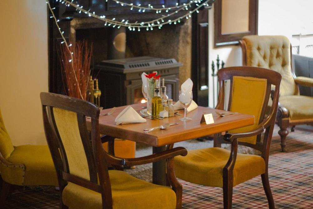 The Angel Hotel Хелстън Екстериор снимка