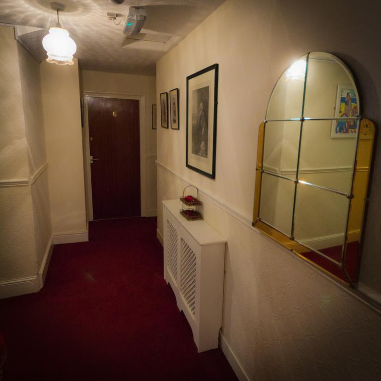 The Angel Hotel Хелстън Екстериор снимка