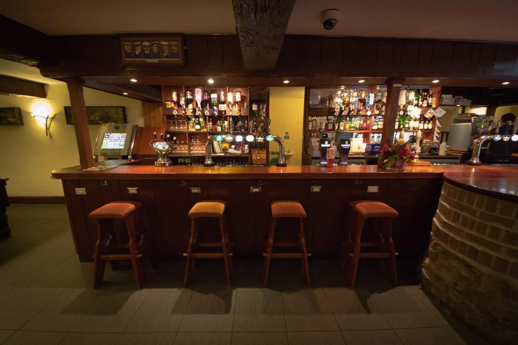 The Angel Hotel Хелстън Екстериор снимка