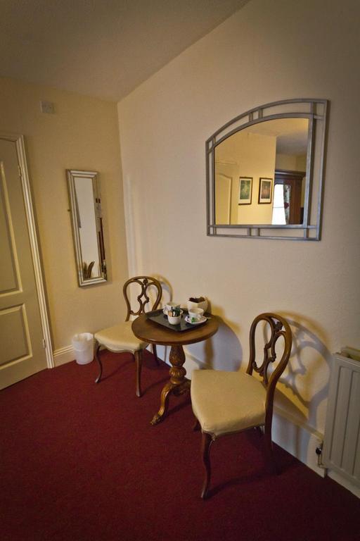 The Angel Hotel Хелстън Екстериор снимка